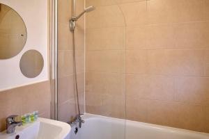 Camden & Kings Cross Family Corner Flat Sleeps 6