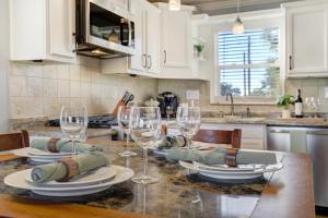 Charming Pet Friendly 2BR Retreat