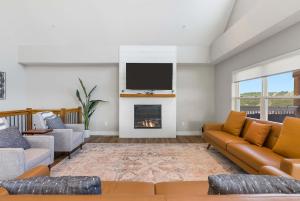 Ingallview at Branson Cove Indoor Pool