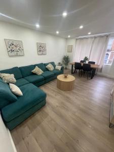 Stunning 2 Bed apartment on York Street