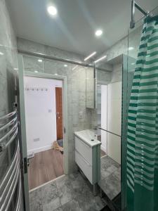 Stunning 2 Bed apartment on York Street