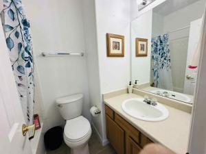 Cozy near airport vacation home Brighton