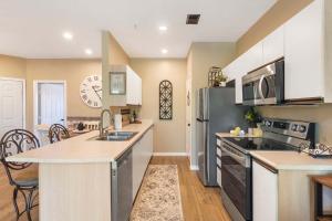 Fairview Escape in Holiday Hills Branson - Golf & Outdoor Pools