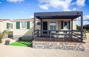 3 Bedroom Nice Stacaravan In Drnis