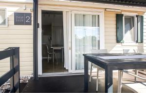 3 Bedroom Nice Stacaravan In Drnis