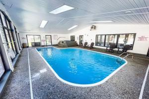 Makin Memories - Community Pool