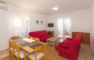 Awesome Apartment In Pirovac With Lake View