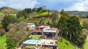 Sahara Lodge Finca de lujo para 30 huespedes Caballos árabes y naturaleza 10 min del pueblo El Retiro
