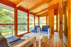 Luxe 5,000 Sq Ft Retreat: 5 Mi to Stratton Resort