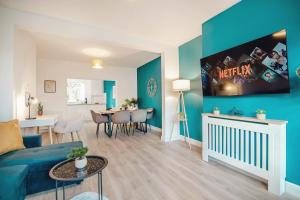 Open Haven Collective with Man Cave and Parking 10PPL