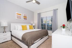 3151LS TOWNHOUSE 4 BEDROOMS & 3 BATHROOMS + POOL