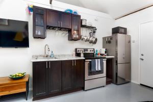 Comfy Bay Park Cottage close to Everything!