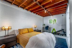 Comfy Bay Park Cottage close to Everything!