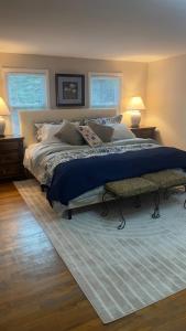 Newly renovated 3-bedroom lakeside home