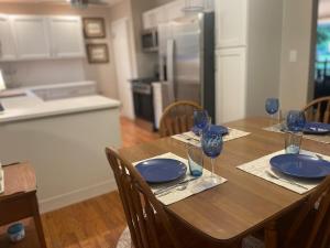 Newly renovated 3-bedroom lakeside home