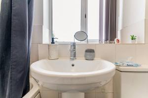 Budget Friendly Stay - HS2 - New St - Private Parking