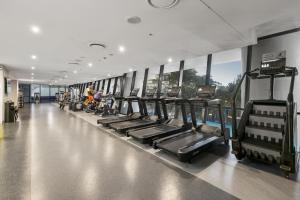 Vogue Circle on Cavill with Stunning Ocean Views - Social media ready!