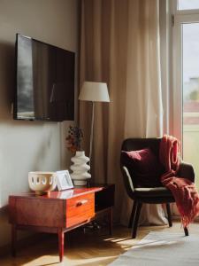 Behind the Scenes Old Town Apartment