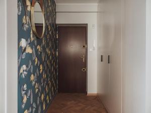 Behind the Scenes Old Town Apartment