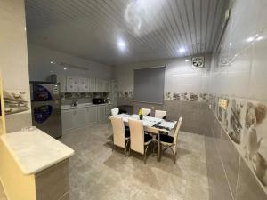 شقة 3 غرف نوم وصالة 3 bedroom and living room apartment