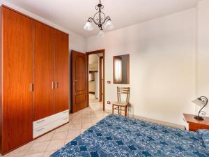 A 150 meter long mare, 2 fish img22