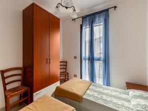 A 150 meter long mare, 2 fish img15