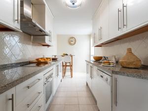 Apartment in Elviria with terrace, Marbella