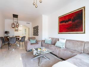 Apartment in Elviria with terrace, Marbella