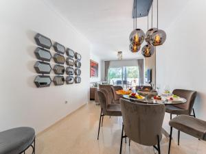 Apartment in Elviria with terrace, Marbella