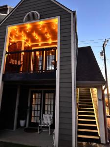 Cozy Loft - Walk to Broadway - Free Gated Parking