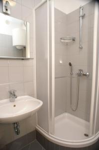 Apartments by the sea Stanici, Omis - 2763