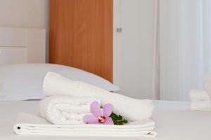 Seaside apartments with a swimming pool Seget Vranjica, Trogir - 4284