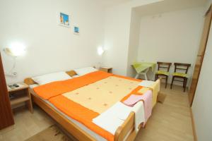 Apartments by the sea Cove Zarace - Gdinj, Hvar - 4597