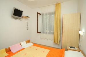 Apartments by the sea Cove Zarace - Gdinj, Hvar - 4597