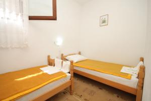 Apartments by the sea Cove Zarace - Gdinj, Hvar - 4597