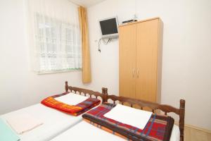 Apartments by the sea Cove Zarace - Gdinj, Hvar - 4597