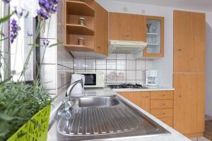 Family-friendly apartments with swimming pool Punat, Krk - 5345