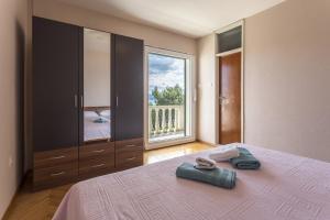 Seaside apartments with a swimming pool Medici, Omis - 7461