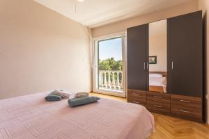 Seaside apartments with a swimming pool Medici, Omis - 7461