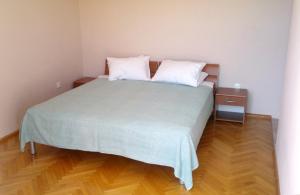 Seaside apartments with a swimming pool Medici, Omis - 7461