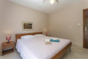 Seaside apartments with a swimming pool Medici, Omis - 7461