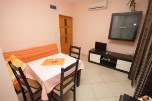Apartments with parking space Sali, Dugi otok - 8137