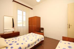 Apartments with parking space Lastovo - 8322