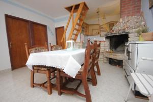 Secluded fishermans cottage Cove Vitane, Pasman - 8483