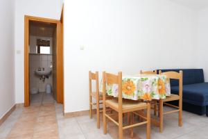 Apartments by the sea Trpanj, Peljesac - 10136