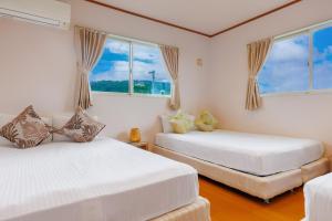 BBQ-friendly detached house with garden 10-minute drive to the beach Quiet hideaway in Nakijin