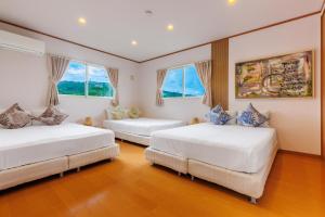 BBQ-friendly detached house with garden 10-minute drive to the beach Quiet hideaway in Nakijin