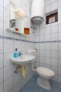 Apartments with parking space Lopar, Rab - 21808