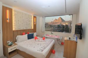 Sóul In Pyramids View