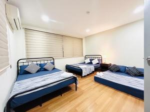 4BR Duplex for 25 persons with Wi-Fi & Parking